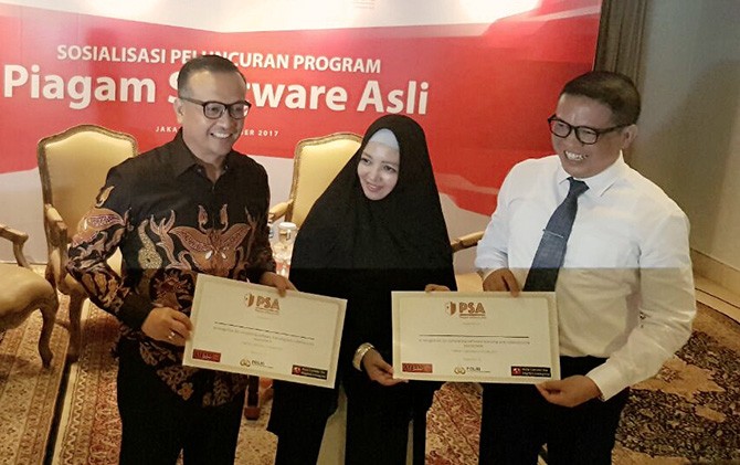 Ketua MIAP, Justisiari P. Kusumah (kiri) bersama Juru bicara ACDI, Widyaretna Buenastuti, dan Direktur Tipideksus Bareskrim Polri, Brigjen Pol Agung Setya. - Image