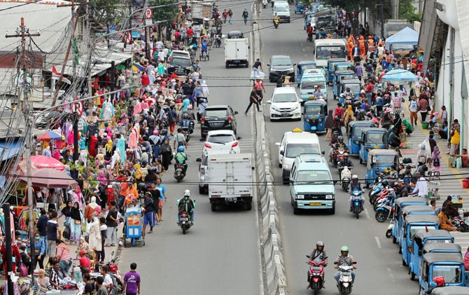 Semrawutnya kawasan Tanah Abang oleh PKL - Image
