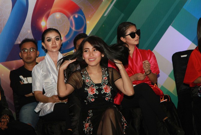 Ayu Ting Ting saat jumpa pers jelang Kilau Raya di Kebon Jeruk, Jakarta Barat, Selasa (10/10). - Image