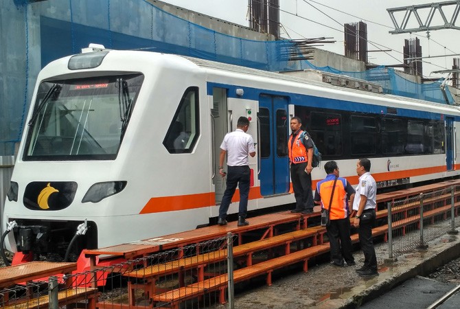 KA Bandara Soetta di Stasiun Manggarai, Selasa (3/10). - Image