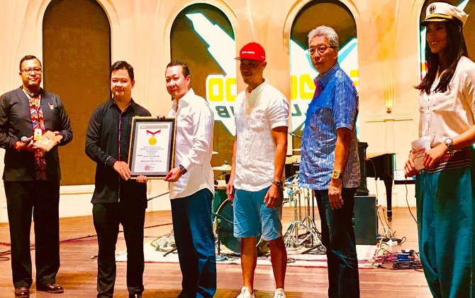 Penghargaan MURI untuk Seadoo Club Indonesia di The Pallas, SCBD, Jakarta, Selasa (7/11). - Image