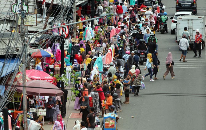 PKL di Tanah Abang Jakarta - Image