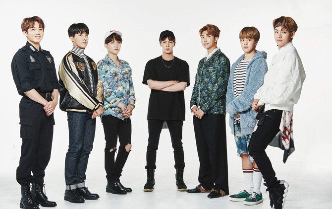 MAKIN HIT: Bulan ini BTS dijadwalkan rilis single bersama DJ Steve Aoki, tampil di Jimmy Kimmel Live!, dan menjadi penampil American Music Awards. - Image