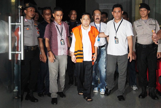 Setya Novanto saat menjalani pemeriksaan di KPK - Image