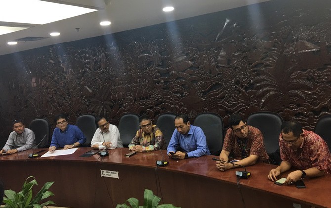 Jumpa pers soal registrasi kartu prabayar di Kementerian Komunikasi dan Informatika (Kemkominfo), Jakarta, Rabu (1/11). - Image