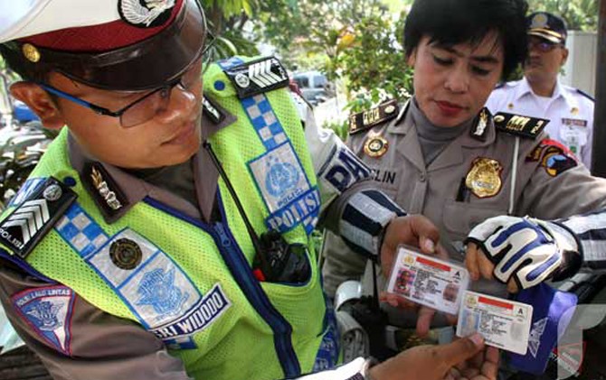 CEK SURAT: Operasi yang digelar di kawasan tertib lalu lintas jajaran Satlantas Polresta Solo. - Image
