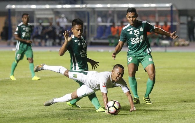 Selain untuk Bonek, Rendi Irwan Saputra mempersembahkan gelar juara bagi sang istri dan anaknya. - Image