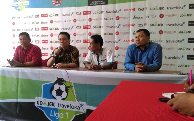 LOKASI NETRAL: Panpel Persija Arif Perdana Kusuma memberikan keterangan pers, Rabu (1/11), di Balai Persis, Solo. - Image