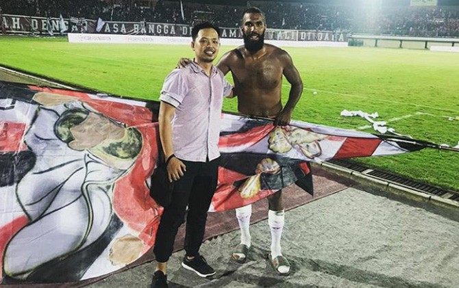 Sylvano Comvalius bersama agennya, Gabriel Budi - Image