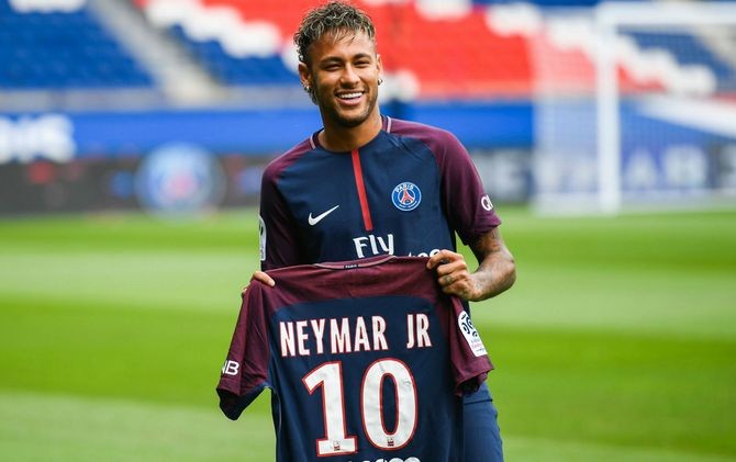 Kepindahan Neymar ke PSG menjadi salah satu kejutan terbesar 2017 - Image