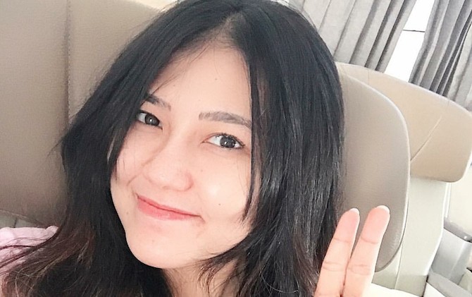 Pedangdut asal Sidoarjo, Jawa Timur, Via Vallen mengaku merasa aneh dan canggung saat kembali bernyanyi. - Image