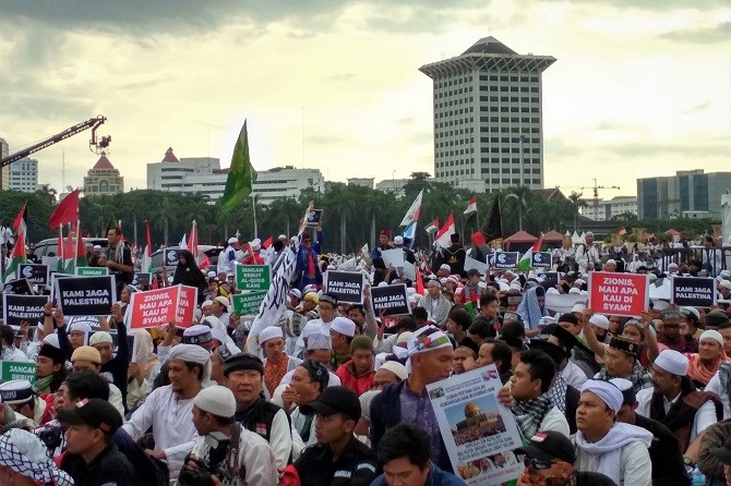 Massa bela Palestina di Monumen Nasional (Monas), Jakarta, hari ini (17/12). - Image