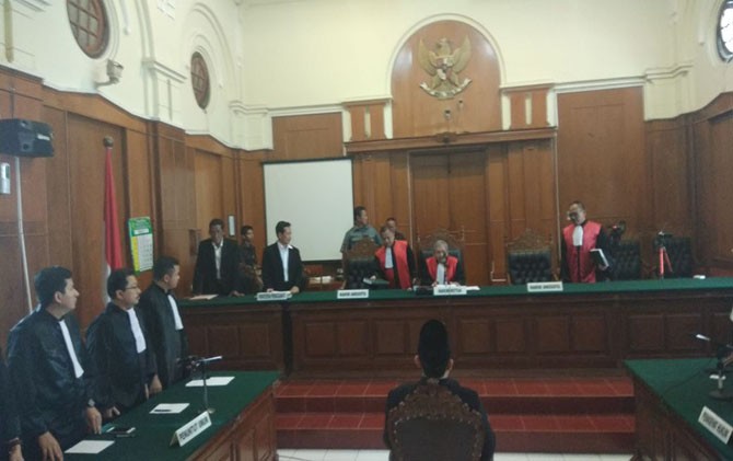 Sidang putusan terdakwa ujaran kebencian Alfian Tanjung di PN Surabaya, Rabu (13/12). - Image