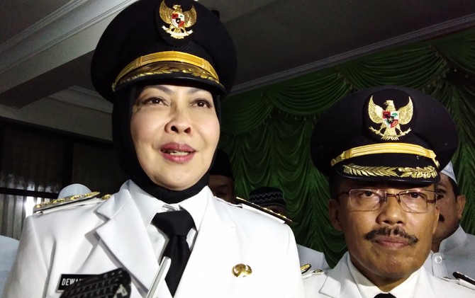 RESMI MENJABAT: Wali Kota Batu Dewanti Rumpoko dan Wakil Wali Kota Batu Punjul Santoso. - Image