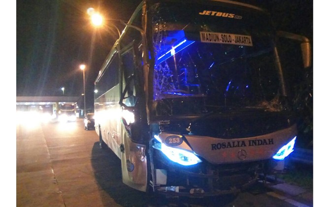 Bus Rosalia Indah yang terlibat kecelakaan. - Image