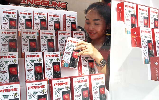 MURAH: Indi menunjukkan Andromax Prime di Surabaya. - Image