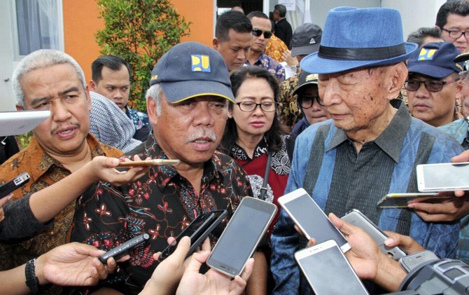 CipMenteri PUPR Basuki Hadimoeljono ketika bersama Ciputra beberapa waktu lalu di Maja. - Image