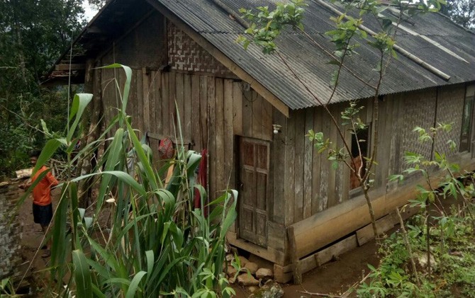 Rumah petani di Desa Naringgul, Cianjur, Jawa Barat yang pada 2018 akan mendapatkan listrik bantuan dari HKTI - Image