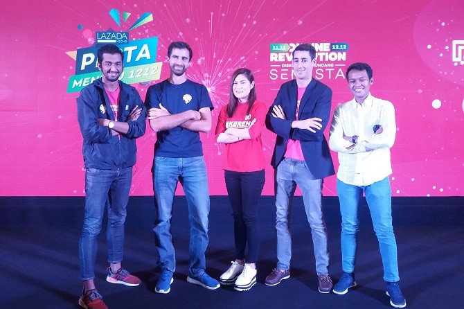 CMO Lazada Indonesia Achmad Alkatiri (paling kiri) saat konferensi pers di Hotel Pullman, Jakarta, Jumat (8/12). - Image