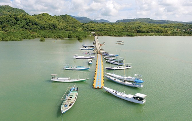 EKSOTIK: Pulau Bawean kini semakin banyak memikat hati wisatawan asing. - Image