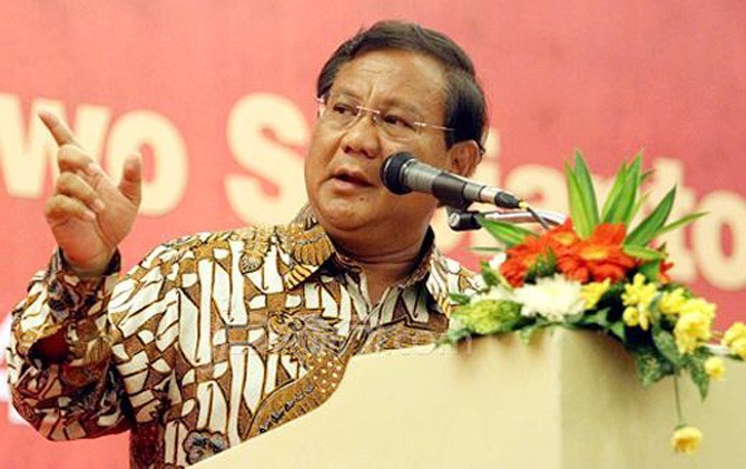 Ketua Umum Partai Gerindra Prabowo Subianto mengaku geram dan mengelus dada mendengar Ustad Abdul Somad dideportasi dari Hongkong tanpa alasan jelas. - Image