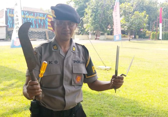 AKP Eko Hari Cahyono, sosok yang berada di balik video viral polisi tangkas melempar berbagai benda - Image