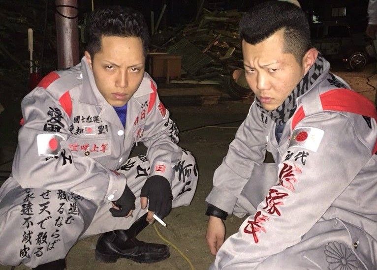 pria geng motor jadi fans TWICE - Image