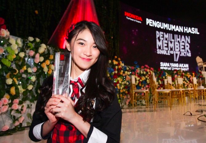 Shani Indira Natio dari TIm KIII saat memenangi event pemilihan member untuk single ke-17 pada April 2017 - Image