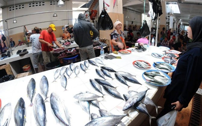Penjual ikan di Pasar Ternate - Image
