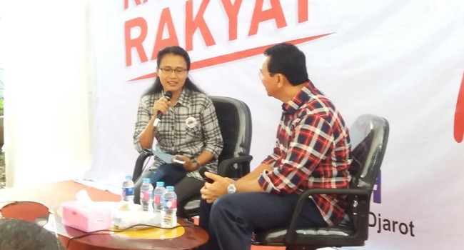 Warga saat mengeluh seputar pelayanan publik kepada Ahok - Image
