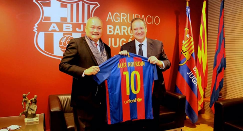 Gubernur Sumsel Alex Noerdin bersama Presiden Agrupacio Barca Jugadors. - Image