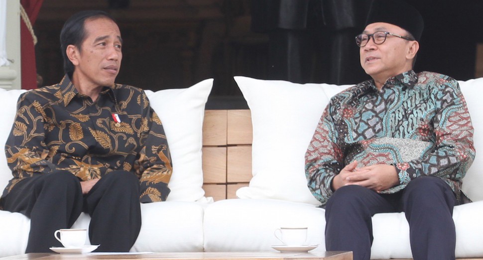 Presiden Joko Widodo kembali mengundang tokoh-tokoh politik ke Istana Merdeka. Setelah sebelumnya Jokowi, sapaan Presiden, mengundang Ketua Umum PKB Muhaimin Iskandar, kini giliran Ketua Umum PAN Zulkifli Hasan diajak makan bersama. - Image