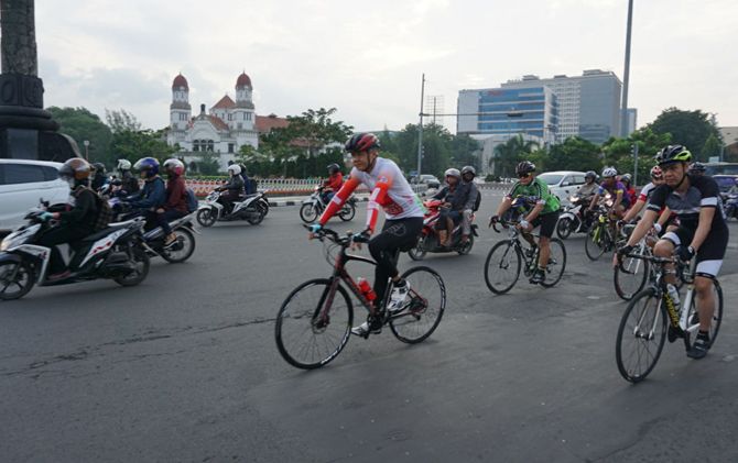Gubernur Jawa Tengah Ganjar Pranowo saat bersepeda di jalanan Kota Semarang beberapa waktu lalu. - Image
