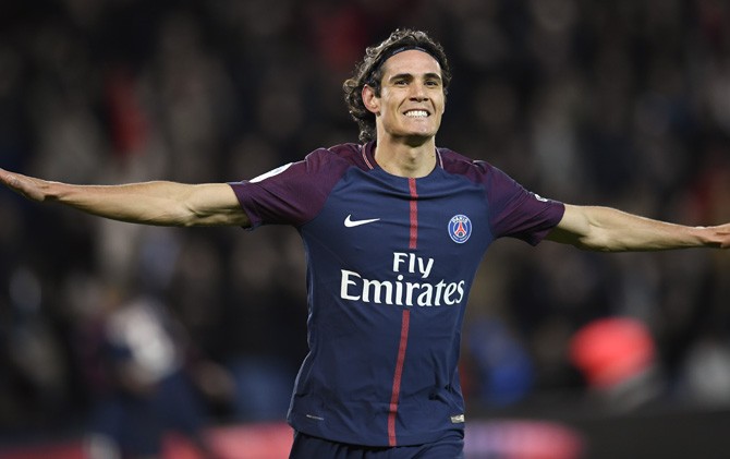 Edinson Cavani telah mencetak 156 gol bersama PSG dan menyamai torehan Zlatan Ibrahimovic - Image