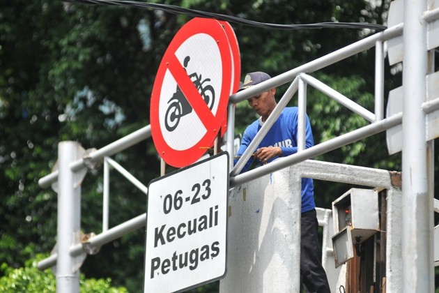 Rambu larangan sepeda motor dicopot Dishub DKI - Image