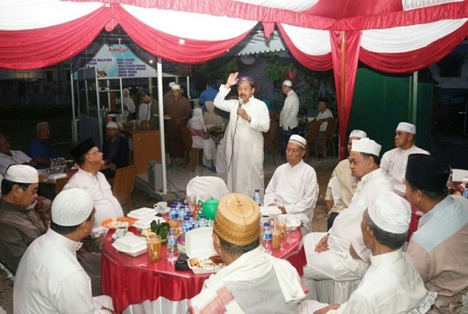 Gubernur Kepri H Nurdin Basirun, ketika memberikan sambutan dalam acara peresmian kantin Masjid Agung Al Hikmah, Tanjungpinang, Kepri. - Image