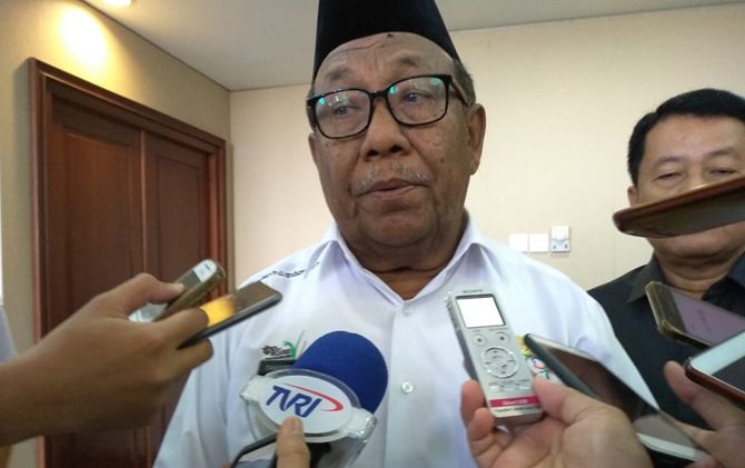 Gubernur Riau Wan Thamrin Hasyim. - Image