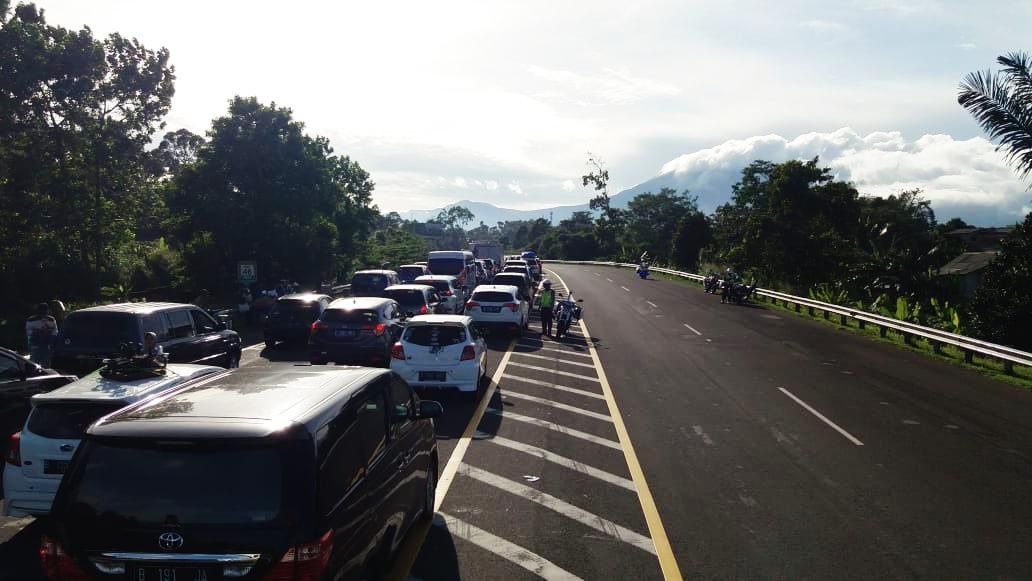 Penutupan jalur puncak akan dilakukan pukul 18.00 WIB - Image