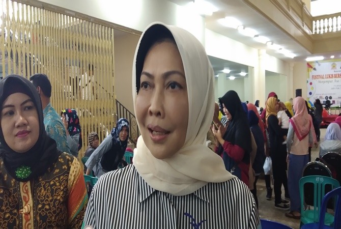 Wali Kota Batu Dewanti Rumpoko - Image