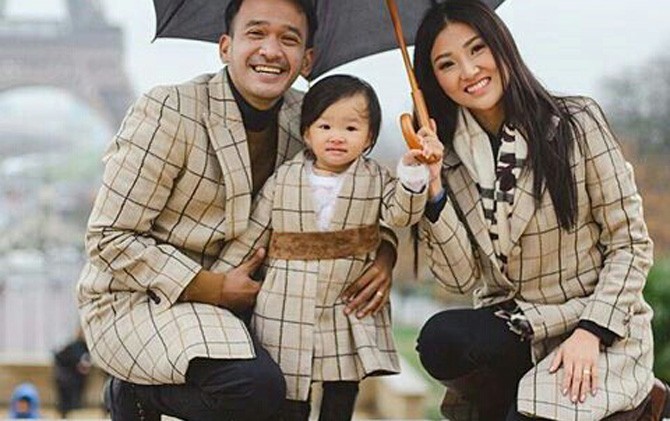 Ruben Onsu dan Sarwendah bersama buah hati mereka, Thalia Putri Onsu - Image