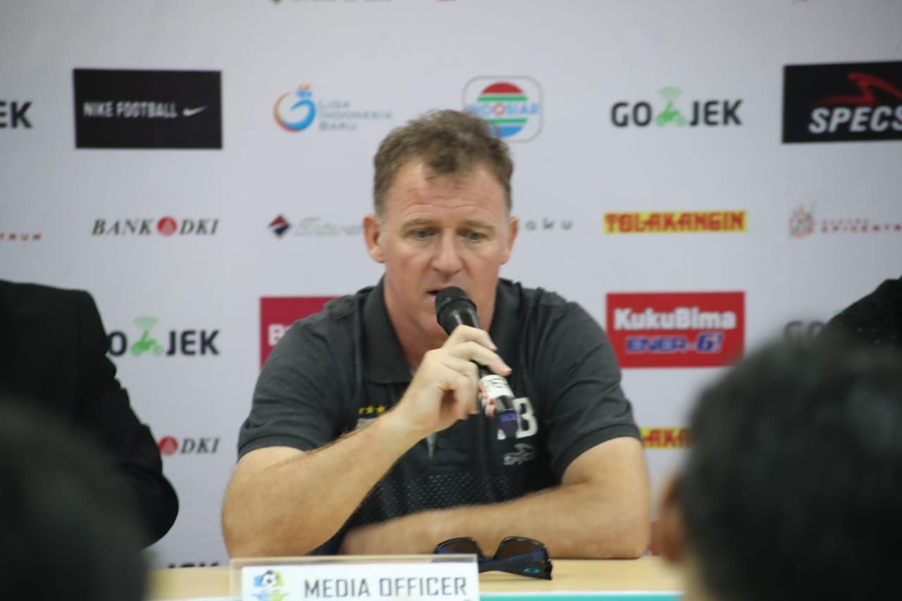 Butler sebut Simon tak bisa latih Timnas Indonesia - Image