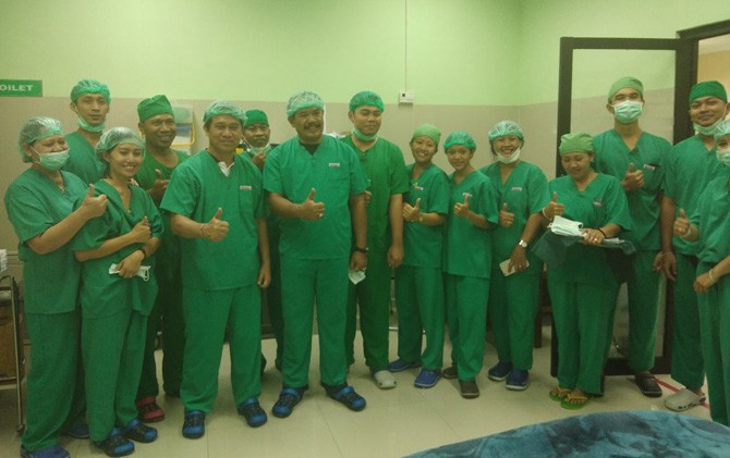 Bupati Klungkung I Nyoman Suwirta dan Wakil Bupati Klungkung I Made Kasta meninjau langsung Ruang Operasi Leparoscopy RSUD Klungkung, Kamis (18/1) - Image