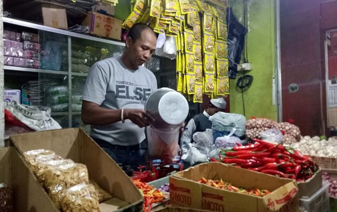 Pedagang cabai di Kota Malang mengeluhkan melambungnya harga saat tutup tahun. - Image