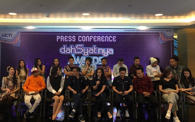 Jelang Dahsyatnya Awards 2018 di Kebon Jeruk, Jakarta Barat, Kamis (18/1). - Image