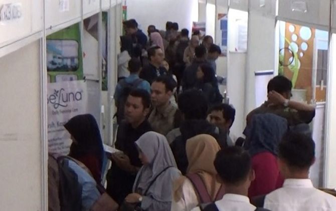 Disnaker gelar job fair sebagai upaya pengurangan jumlah pengangguran. - Image