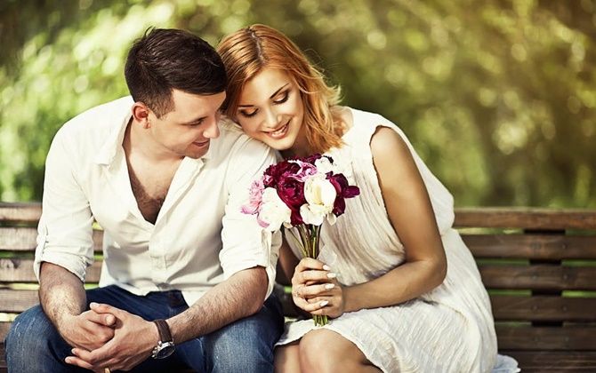 Dapatkan hati perempuan dengan melakukan tindakan yang romantis dan manis. - Image