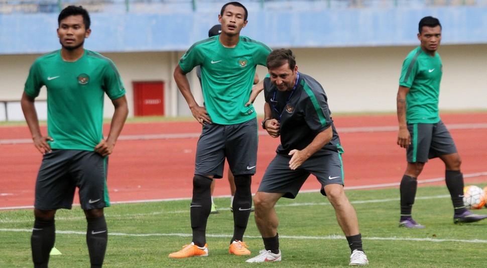Wolfgang Pikal mengaku sudah dihubungi dua klub peserta Indonesia Soccer Championship (ISC) A 2016. - Image