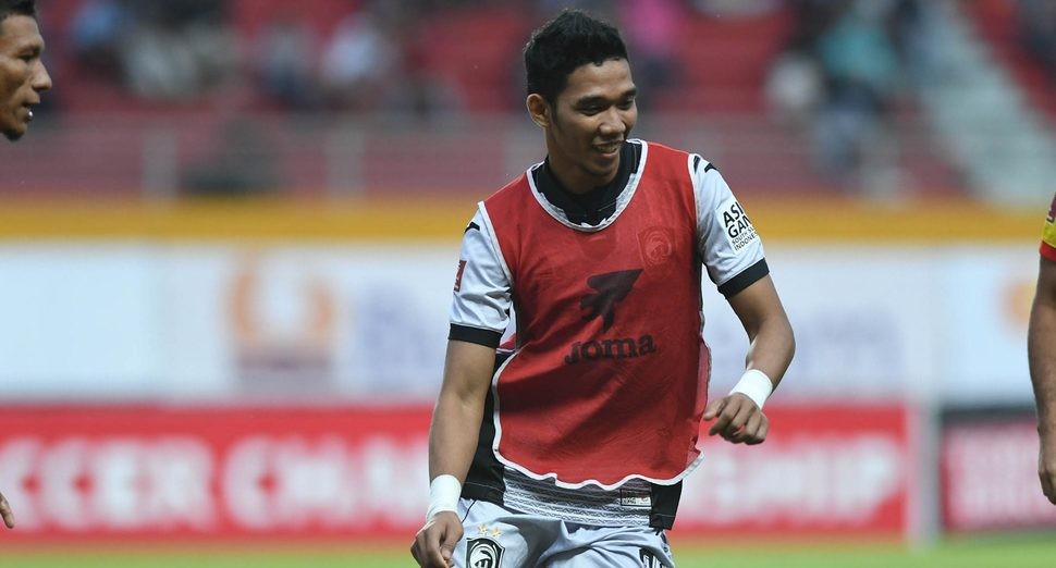 Gawang Yogi Triana kebobola 18 gol selama 9 penampilan di Indonesia Soccer Champioonship. - Image