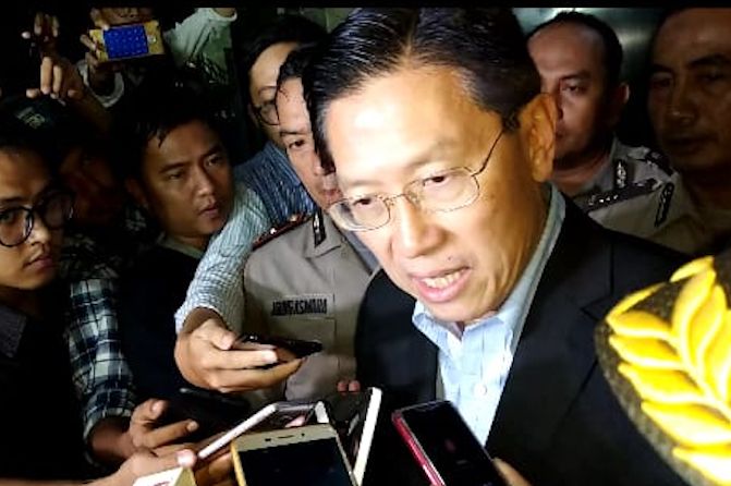CEO Lippo Group James Riady usai diperiksa KPK selama 9 Jam terkait dugaan suap perizinan KPK. - Image