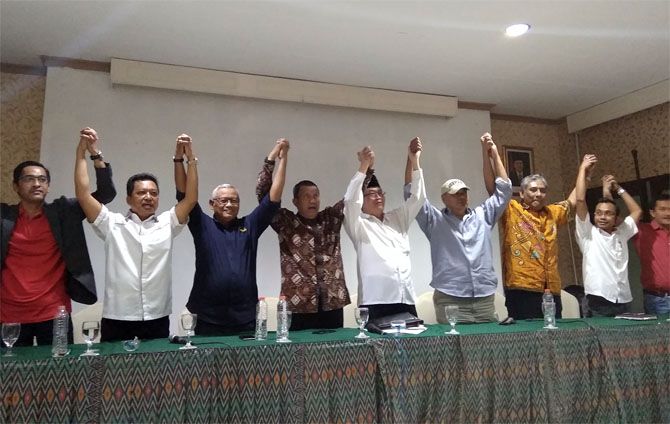 POLITIK: Para petinggi di 9 parpol DIJ yang membentuk tim pemenangan Jokowi-Ma - Image